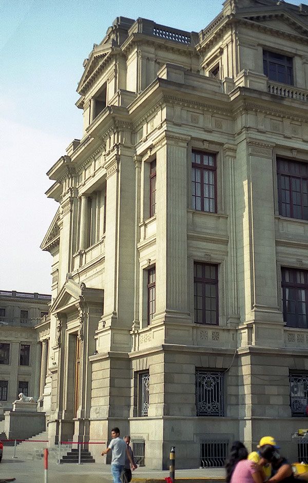 Detalles del palacio de justicia de Lima, Peru